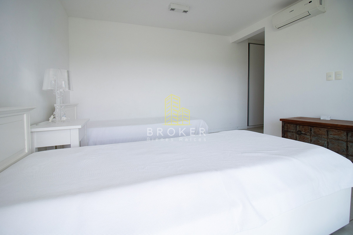 Apartamento ID.806/Venta_o_alquiler_de_Penthouse_en_primera_linea_en_Pinares._Punta_del_Este,_Uruguay. - Venta o alquiler de Penthouse en primera linea en Pinares. Punta del Este, Uruguay.