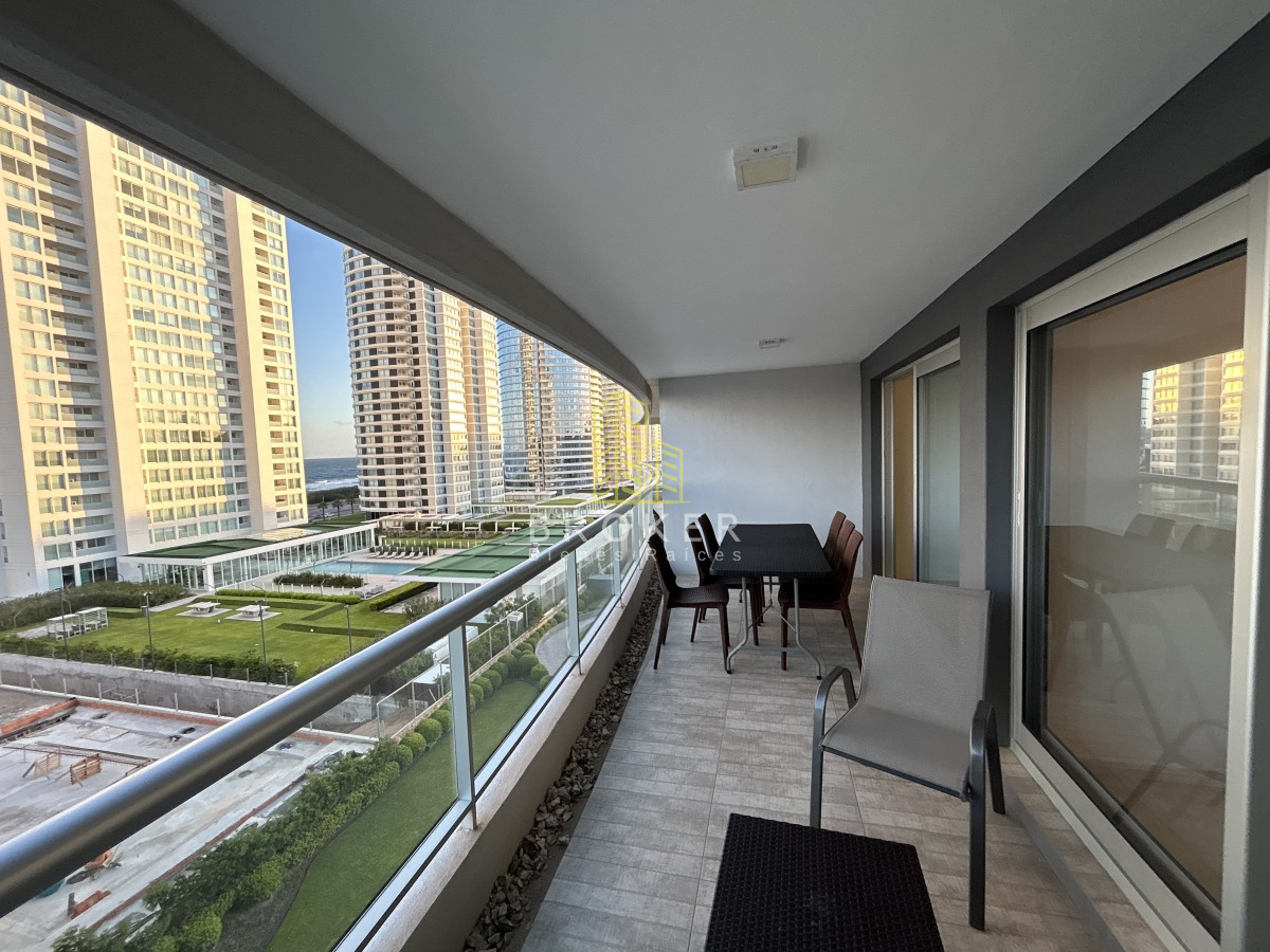 Apartamento ID.1868/Venta_de_apartamento_dos_dormitorios_con_vista_al_mar_en_torre_de_primera_categoria_en_Punta_del_Este.,_Uruguay - Venta de apartamento dos dormitorios con vista al mar en torre de primera categoria en Punta del Este., Uruguay