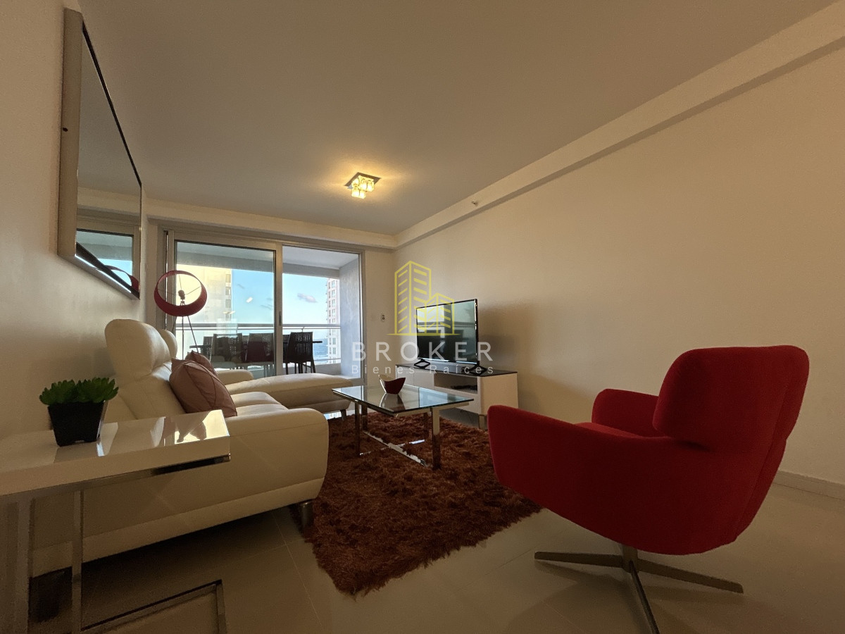 Apartamento ID.1868/Venta_de_apartamento_dos_dormitorios_con_vista_al_mar_en_torre_de_primera_categoria_en_Punta_del_Este.,_Uruguay - Venta de apartamento dos dormitorios con vista al mar en torre de primera categoria en Punta del Este., Uruguay