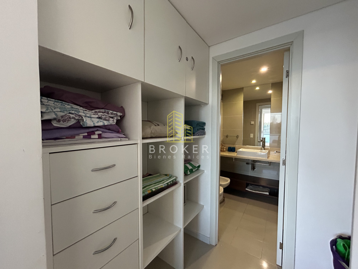 Apartamento ID.2017/Venta_de_hermoso_apartamento_2_dormitorios_en_una_de_las_mejores_zonas_de_Punta_del_Este - Venta de hermoso apartamento 2 dormitorios en una de las mejores zonas de Punta del Este