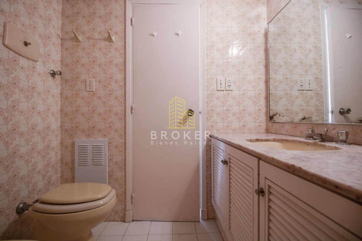 Apartamento ID.876/Venta_de_apartamento_de_tres_dormitorios_en_Peninsula._Punta_del_Este,_Uruguay. - Venta de apartamento de tres dormitorios en Peninsula. Punta del Este, Uruguay.