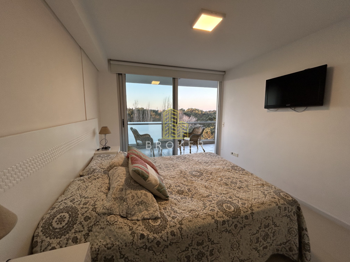 Apartamento ID.2017/Venta_de_hermoso_apartamento_2_dormitorios_en_una_de_las_mejores_zonas_de_Punta_del_Este - Venta de hermoso apartamento 2 dormitorios en una de las mejores zonas de Punta del Este