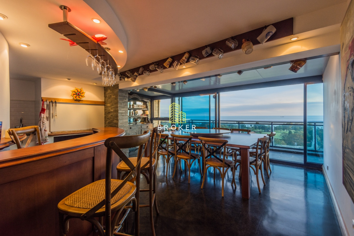Penthouse de 4 dormitorios en Golf Punta Carretas Barbacoa propia! Garage Doble