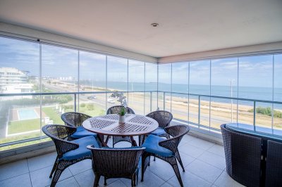 Venta o alquiler de Penthouse en primera linea en Pinares. Punta del Este, Uruguay.