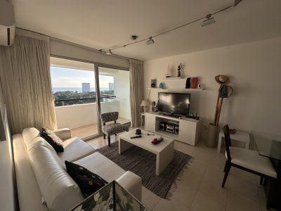 Venta departamento Punta del Este 2 dormitorios piso alto con vista a toda la mansa. Punta del Este, Uruguay.