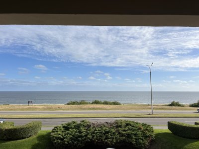 OPORTUNIDAD Apatamento de 2 Dormitorios con Vista al Mar en Mansa Pinares Punta del Este con cochera y servicios