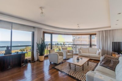 venta apartamento 3 suites mas servicio en Pocitos frente al mar con parrillero