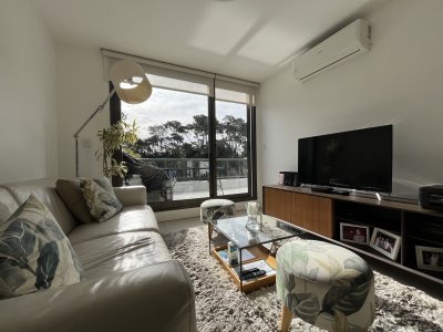 Venta de Apartamento  2 dormitorios en San Rafael Punta del Este Maldonado con Parrillero y Garage