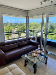 Oportunidad apartamento esquinero de tres dormitorios en torre con amenities con doble garage