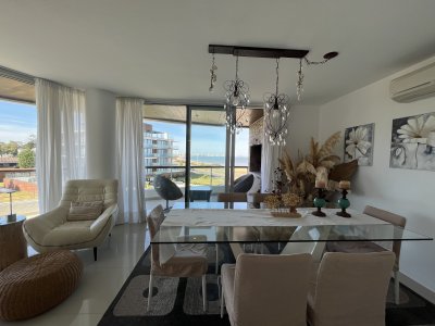 Apartamento en Venta 2 Dormitorios Frente al Mar en Playa Mansa Punta del Este 