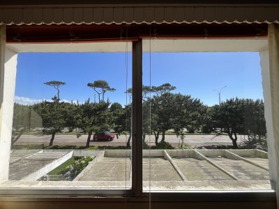 Apartamento en Venta 1 dormitorio y medio en la Mansa con Cochera y Baulera Punta del este Maldonado