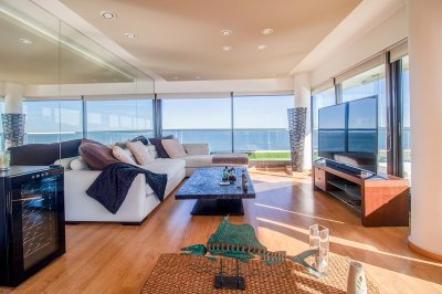 Venta Apartamento Penthouse 3 Dormitorios Primera Linea Playa Mansa y Vistas a la Laguna del Diario Pinares Punta del Este Maldonado