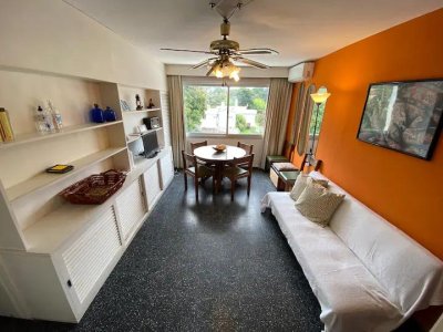 OPORTUNIDAD en Venta Apartamento 1 dormitorio y medio en Playa Mansa Primera Línea Gastos Bajos 