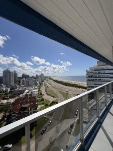 Venta de departamento de 3 dormitorios + servicio con vista al mar