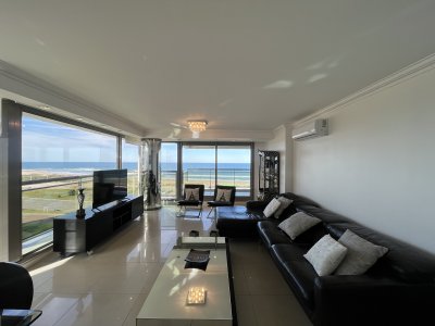 OPORTUNIDAD FRENTE AL MAR 4 Dormitorios en Playa Brava con Vistas al mar
