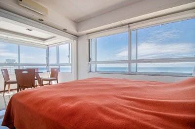 Oportunidad en venta de apartamento con vista al mar en Peninsula - Punta del este