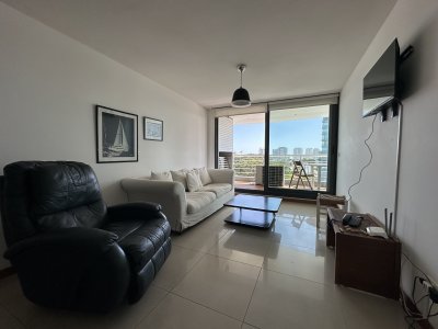 Venta de departamento de dos dormitorios en 360, zona Shopping, Punta del Este, Uruguay.