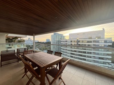 Apartamento de Categoria en Venta 2 dormitorios y Medio en La Brava Terraza Amplia