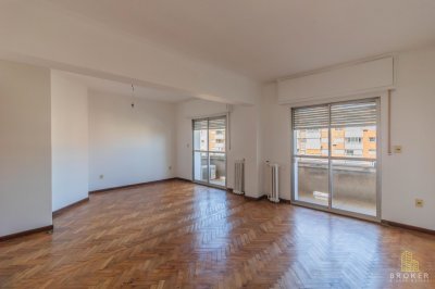 Oportunidad! Venta Apartamento 4 o 5 dormitorios Centro Libertador ideal Estudiantes! Medicina Quimica Derecho