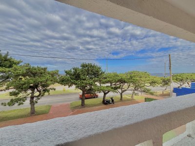Venta apartamento, 2 dormitorios, en primera línea Playa Mansa, Punta del Este