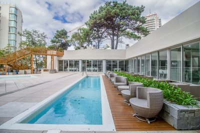 Alquiler Temporal Apartamento de 2 dormitorios Wind Tower en La Brava con servicios a metros del Mar y la Playa. Punta del Este, Uruguay-