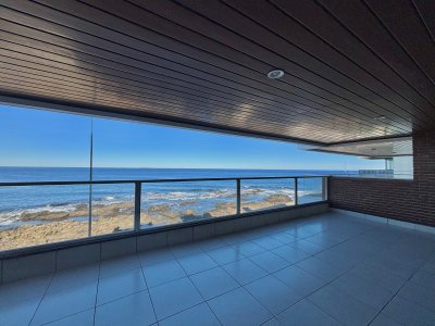 Venta de apartamento 2 dormitorios en Peninsula Punta del Este, vista al mar