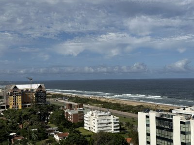Departamento Look Brava, departamento de 3 dormitorios con vista al mar, 3 balcones y parrillero propio