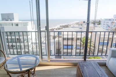 Venta Apartamento 3 dormitorios Península con excelente vista al mar. Punta del Este, Uruguay.