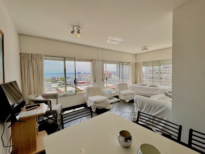 Apartamento de dos dormitorios, garage y vista al mar en Península.