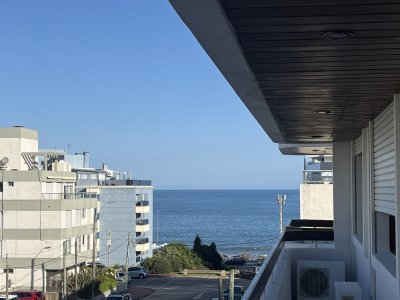 Apartamento de 2 Dormitorios en Peninsula con Vista parcial al mar y garage