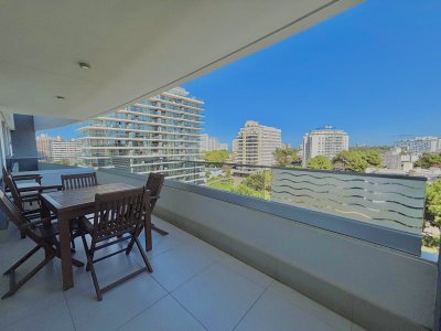 Apartamento Punta del Este Playa Brava 2 dormitorios y servicio completo con doble cochera en Playa Brava