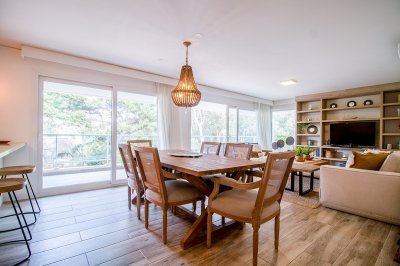 Venta de Penthouse duplex en edificio de alta gama a 250 metros del mar, Playa Brava, Punta del Este. Uruguay