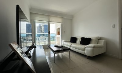 OPORTUNIDAD EN CASINO TOWER apartamento de 2 dormitorios piso alto con vista al mar