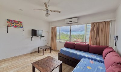 Venta de apartamento en piso alto, con vista despejada, Punta del Este