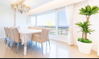 Venta Apartamento 4 dormitorios Playa Mansa Punta Del Este VERAMANSA