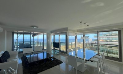Apartamento en venta Primera linea 4 dorm. 4 baños