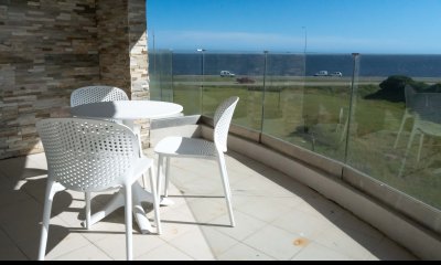 Apartamento en Venta 2 dormitorios con vista al mar Mansa Pinares AZURE TOWERS Punta del Este Uruguay