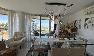 Apartamento en Venta 2 Dormitorios Frente al Mar en Playa Mansa Punta del Este