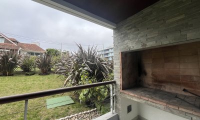 Oportunidad Apartamento en Venta Primera linea de la Mansa 2 dormitorios Isabel Pinares Punta del Este con Parrillero y Garaje