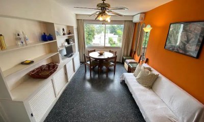OPORTUNIDAD en Venta Apartamento 1 dormitorio y medio en Playa Mansa Primera Línea Gastos Bajos