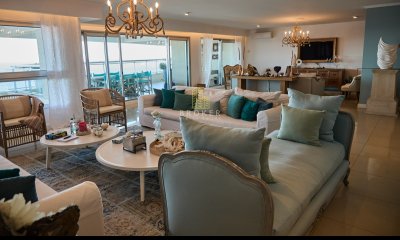 Venta apartamento 4 suites en Playa Brava en edificio de categoría Torre Lobos.