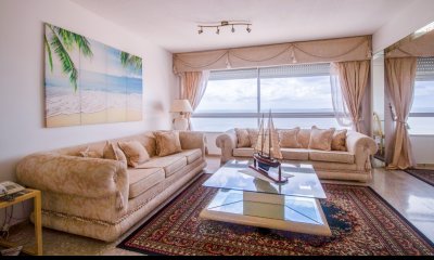 Venta de apartamento totalmente reciclado en Peninsula con bajos gastos comunes. Punta del Este, Uruguay.
