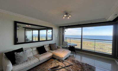 Apartamento de 3 Dormitorios Vista al Mar en Playa Brava Primera Linea Punta del Este