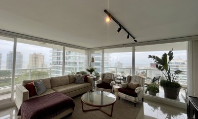 Venta Apartamento de 4 dormitorios a metros del mar en Playa Brava, Punta del Este, Maldonado