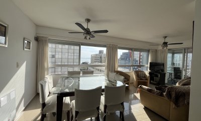 Apartamento en Venta 2 dormitorios en Península Punta del Este con terraza