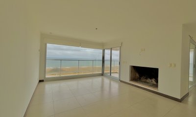 Penthouse en Punta del Este Playa Mansa Pinares 2 garages estufa a leña