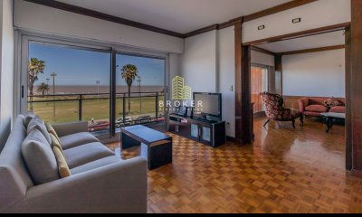 Venta De Apartamento 3 Dormitorios mas servicio Punta Carretas 2 Garages!