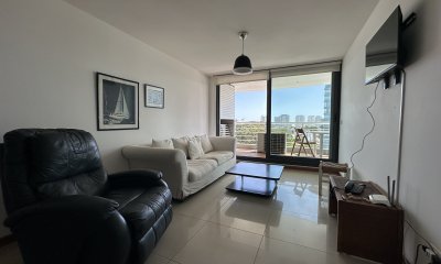 Venta de departamento de dos dormitorios en 360, zona Shopping, Punta del Este, Uruguay.