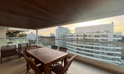 Apartamento de Categoria en Venta 2 dormitorios y Medio en La Brava Terraza Amplia