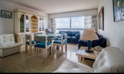 Venta de apartamento de tres dormitorios en Peninsula. Punta del Este, Uruguay.